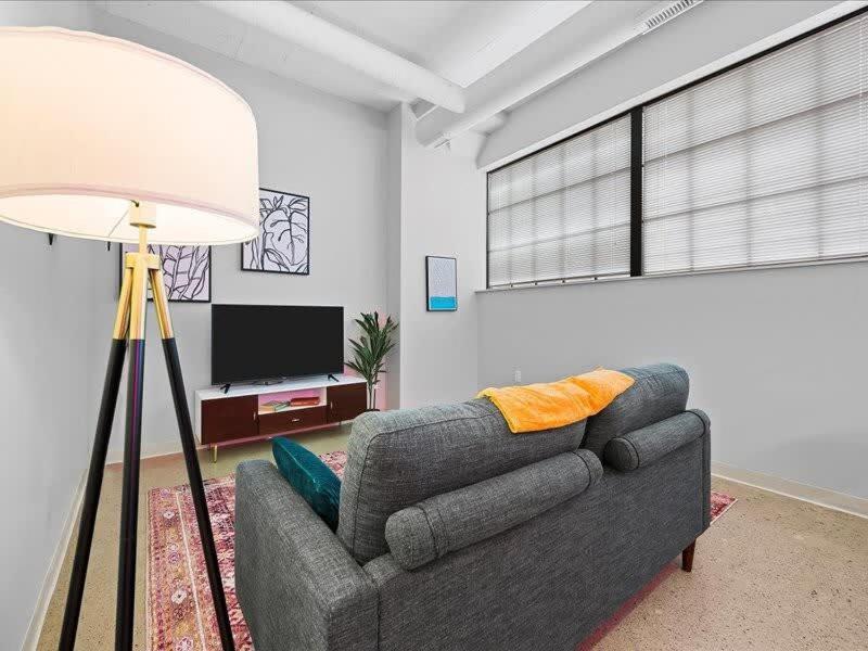 Cozysuites Historic 1Br, Downtown Питтсбург Экстерьер фото