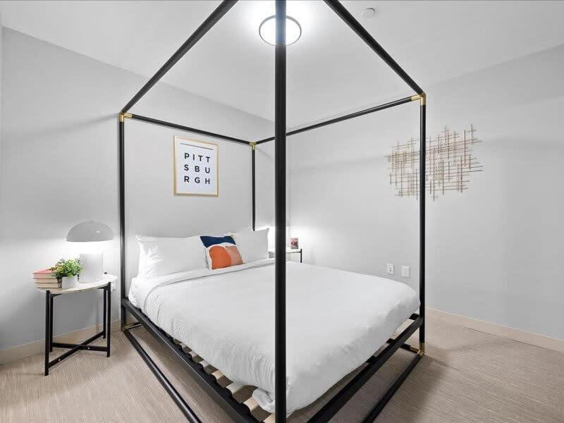 Cozysuites Historic 1Br, Downtown Питтсбург Экстерьер фото