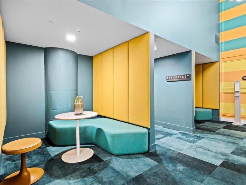 Cozysuites Historic 1Br, Downtown Питтсбург Экстерьер фото